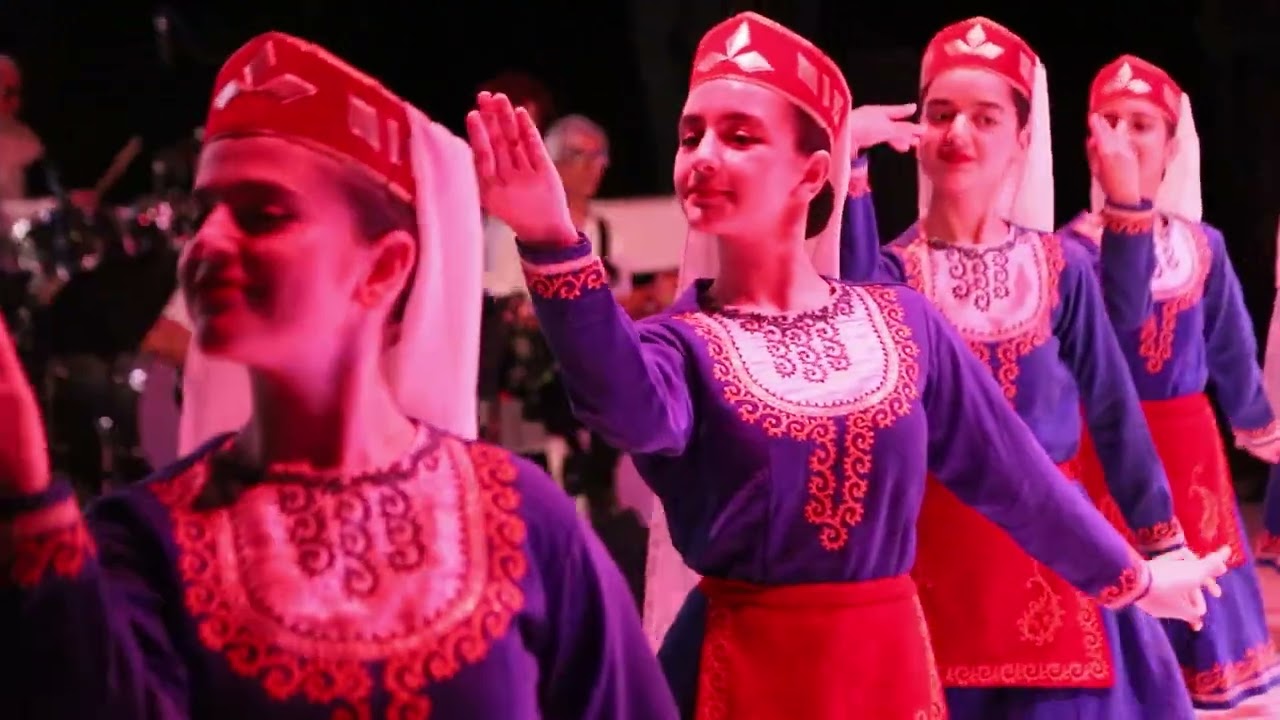 Զանգեզուր ժողովրդական պարային անսամբլ  - «Անահիտ»