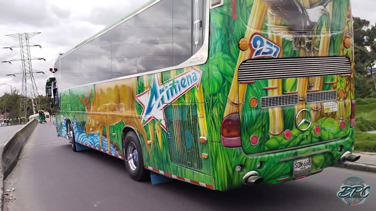 buses a las afueras del terminal salitre