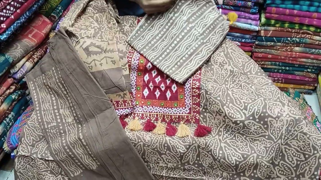 হ্যান্ডলুম বাটিকের উপর অফার প্রাইজে পাবেন যোগাযোগ ইমোয়াটস অ্যাপ :01880154936
