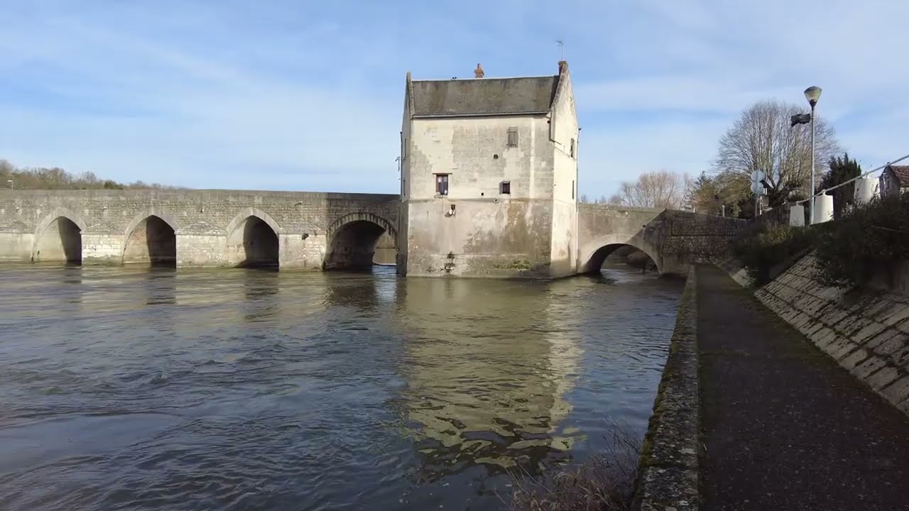 VILLAGE DE FRANCE : MONTRICHARD val du cher .