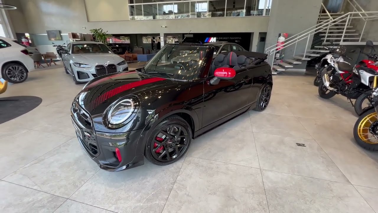 MINI JCW Cabrio 2025/2026 - Midnight Black + Capota Standard + Faixas e espelhos vermelhos