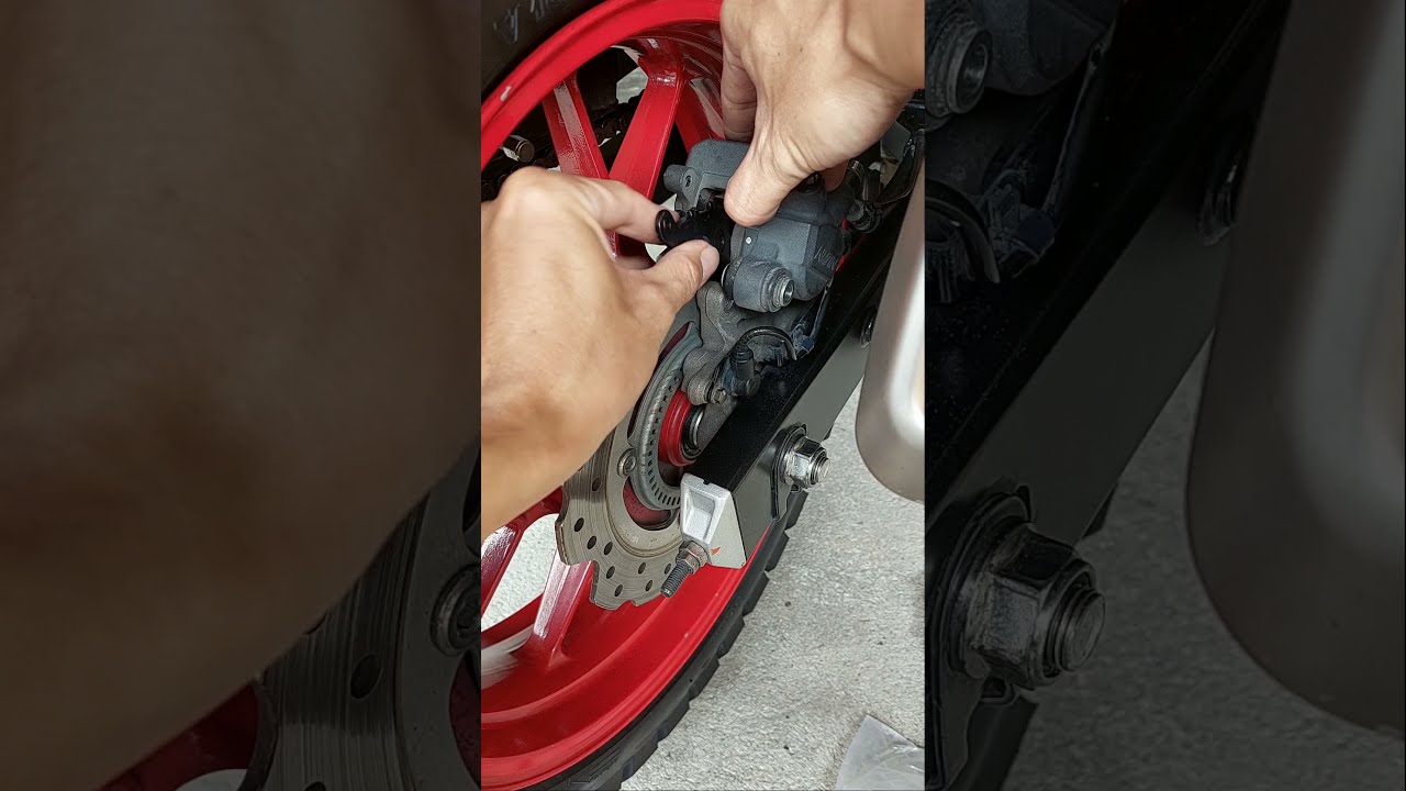 เปลี่ยนผ้าเบรค CB500X