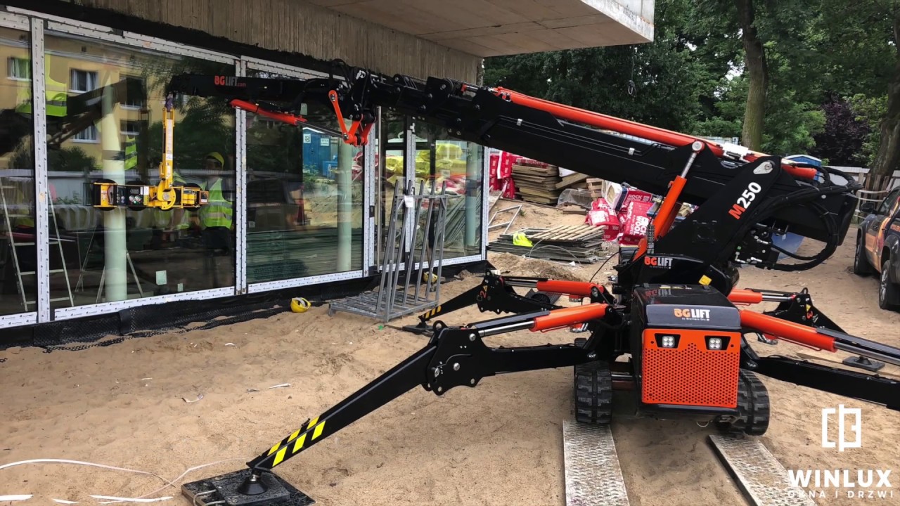 Montaż&nbsp;dużych okien mini żurawiem BG-LIFT M250 - okna Szczecin Winlux