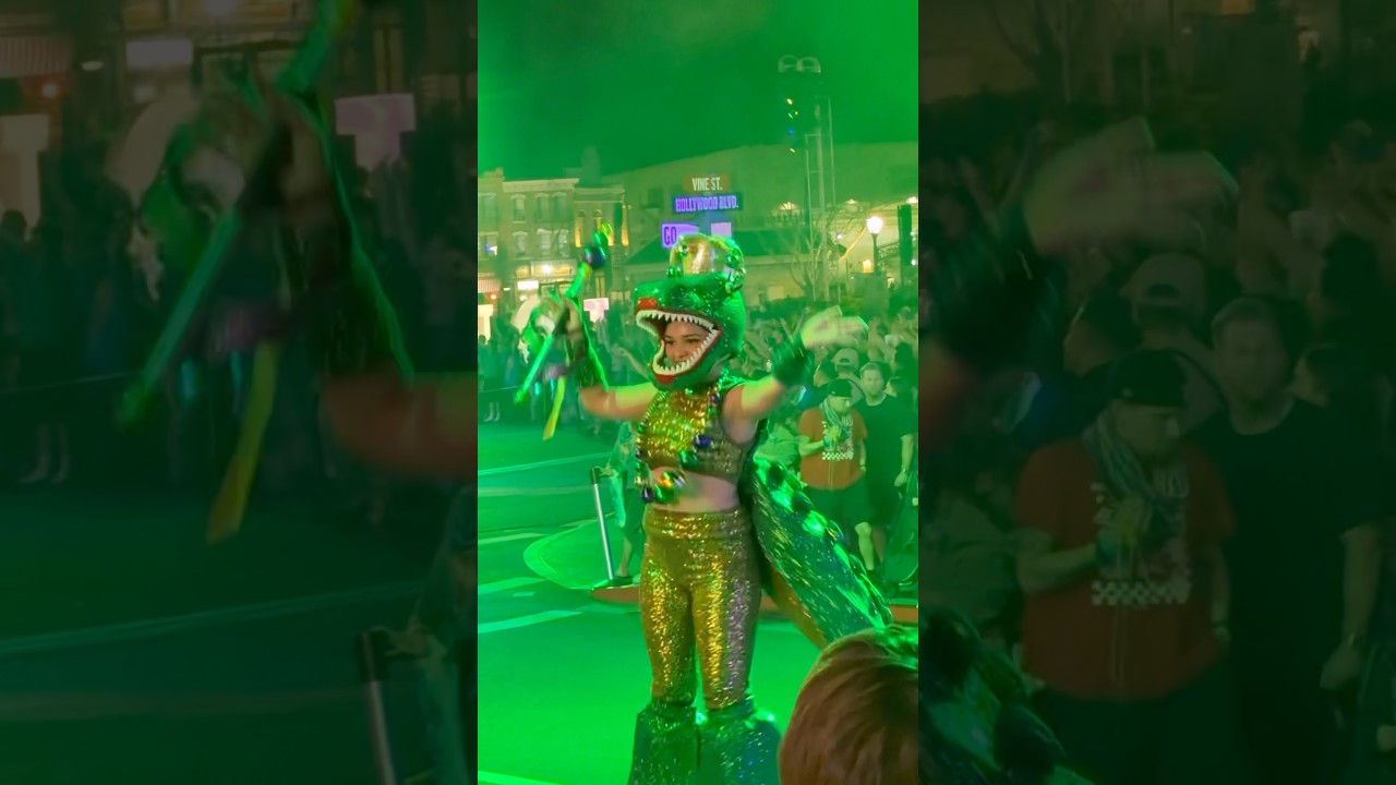 Always So Much FUN at Mardi Gras@UniversalOrlando #fattuesday
