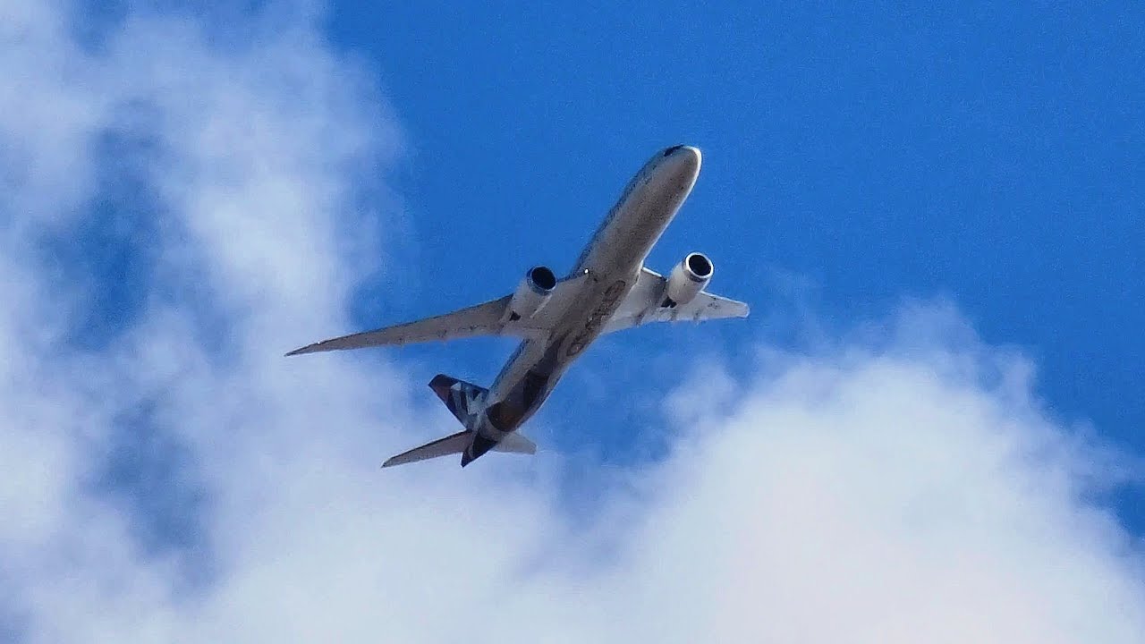 פניית פרסה של Etihad Airways Boeing 787-9  A6-BLH