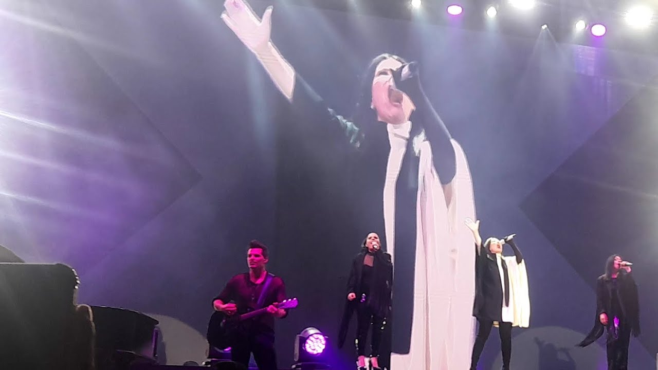 En cambio no, Inolvidable & Amores extraños - Laura Pausini [Quito - Ecuador 🇪🇨 2024]