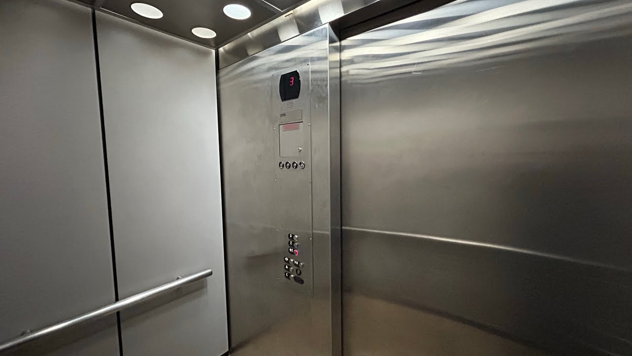 Otis Series 5 Hydraulic Elevator at Comfort Suites - Twinsburg, OH