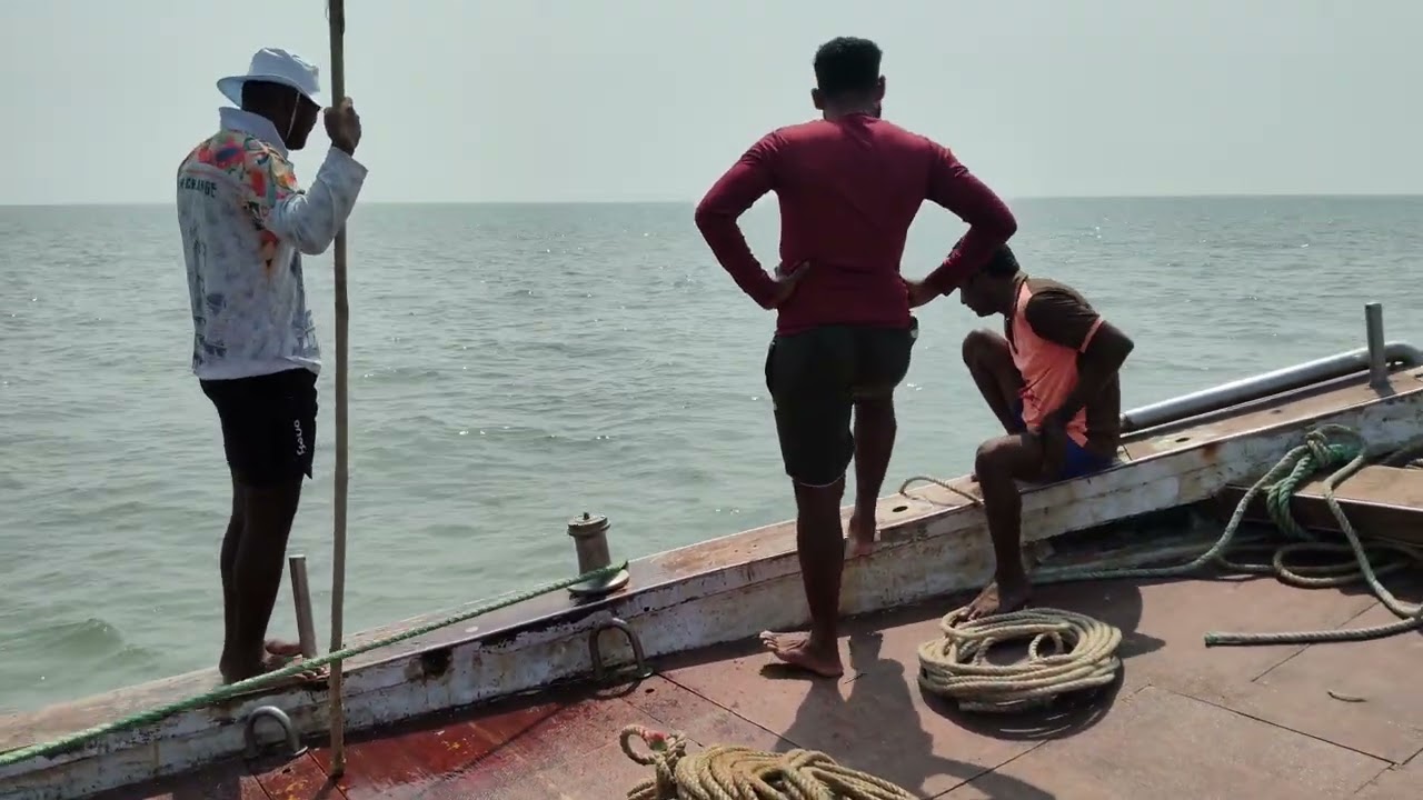 Koli lok khol samudrat maase kashe pakadtaat(कोळी लोक खोल समुद्रात मासे कसे पकडतात) part 1 🛥️🇮🇳