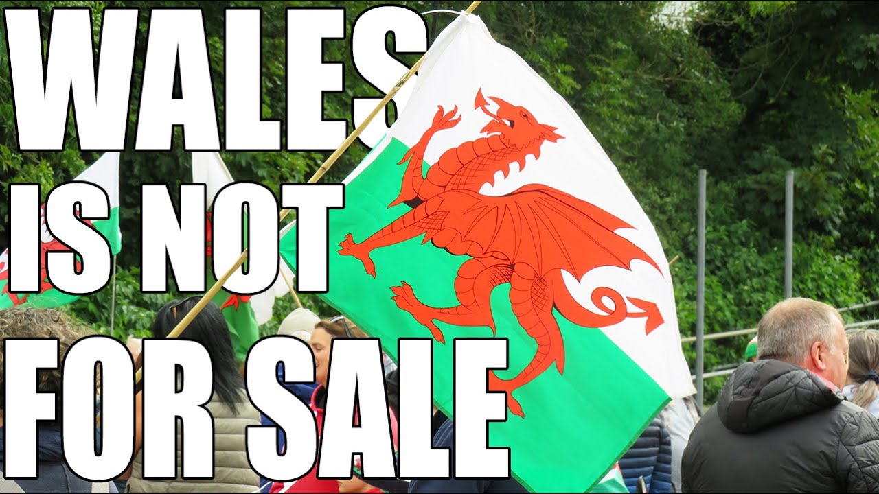 'Wales is Not For Sale' Protest (Nid Yw Cymru Ar Werth) in Llangefni at Ynys Môn Council Offices