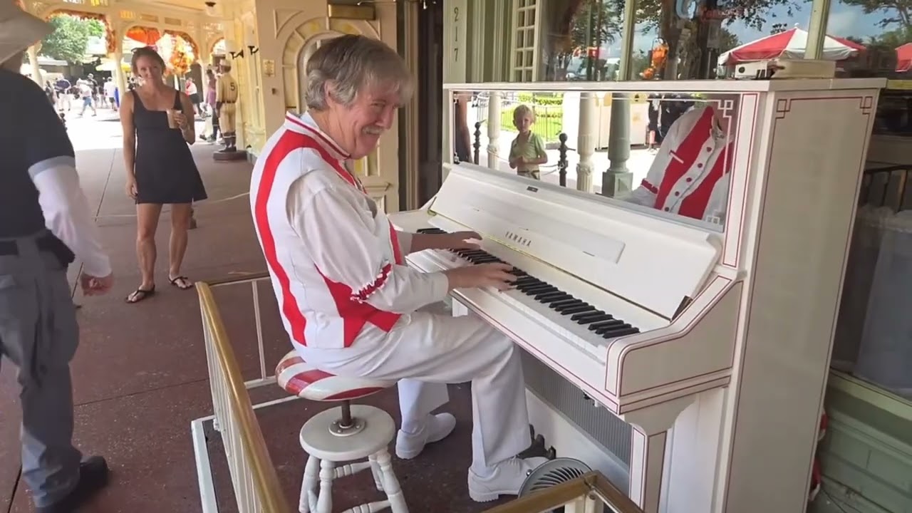 Randy Morris Returns to the Magic Kingdom Piano at Casey’s Corner