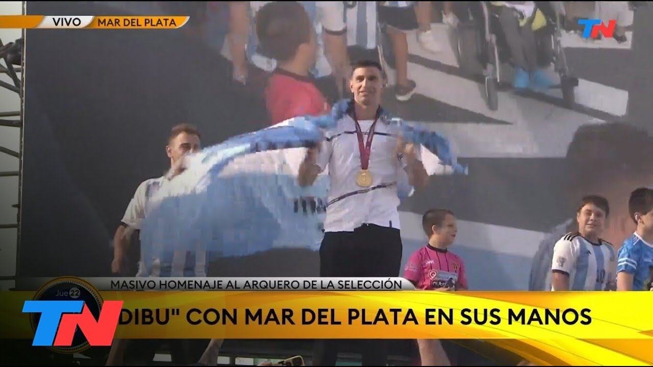 Dibu Martínez recibe un multitudinario homenaje en Mar del Plata luego de ganar la Copa del Mundo