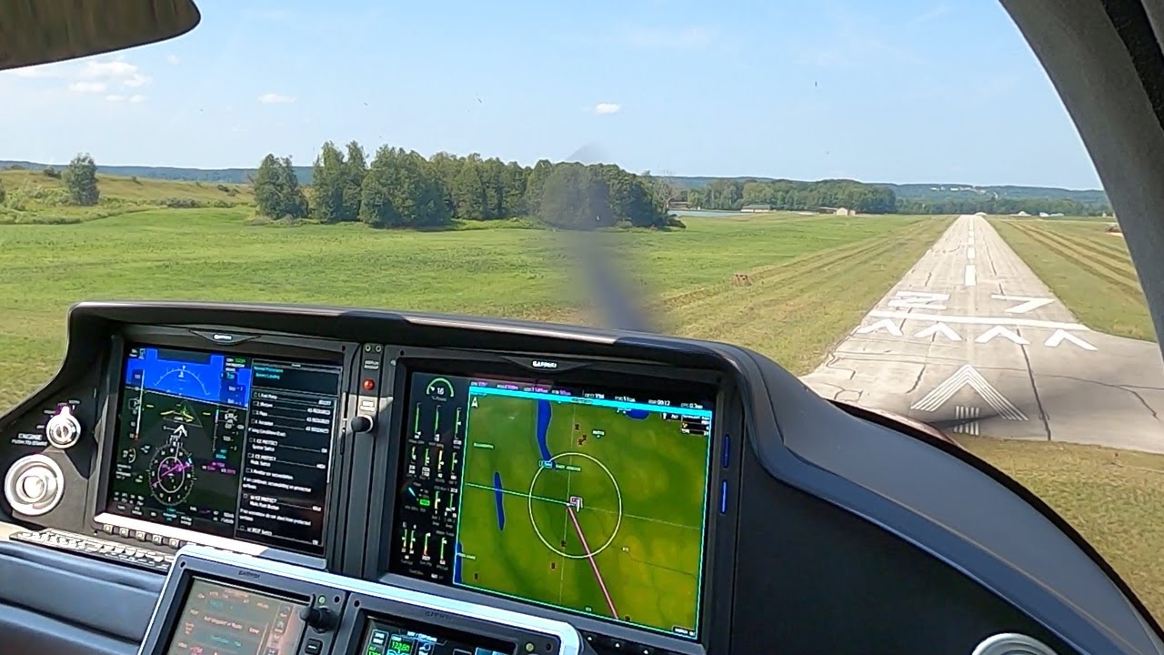 Cirrus SR22 G7 в Малом аэропорту — ширина 50 футов