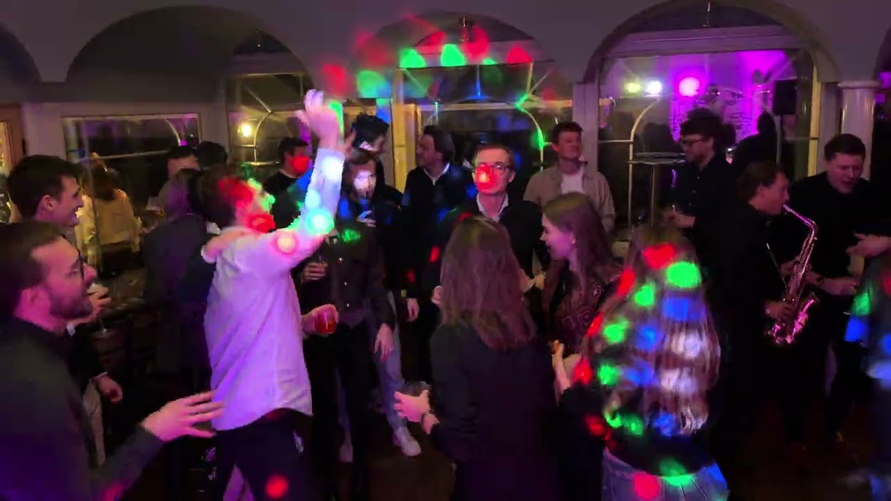 CLUBHAUS TEGERNSEE PARTY mit DJ + GESANG + SAXOPHON