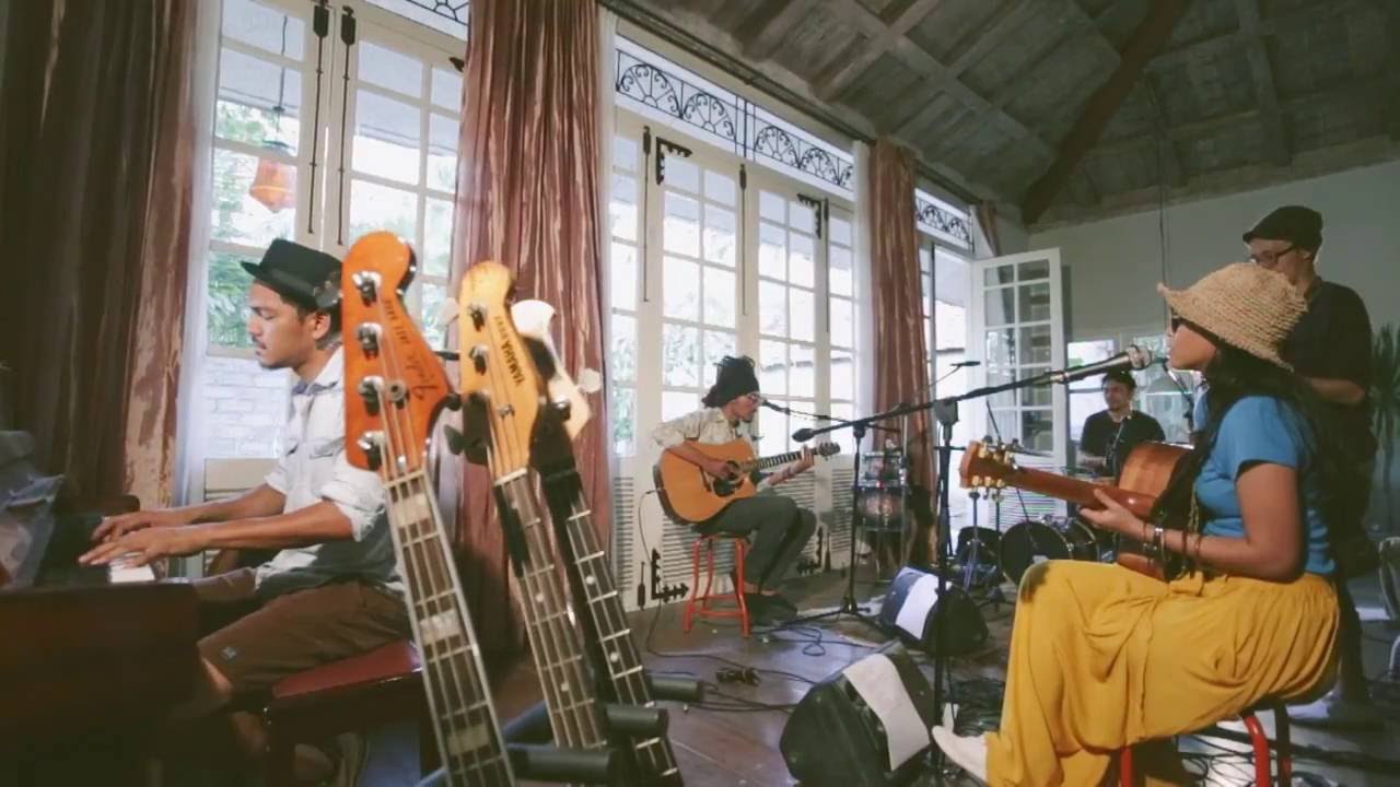 DDHEAR - Terang, Berpijar Harapan [Official Music Video]