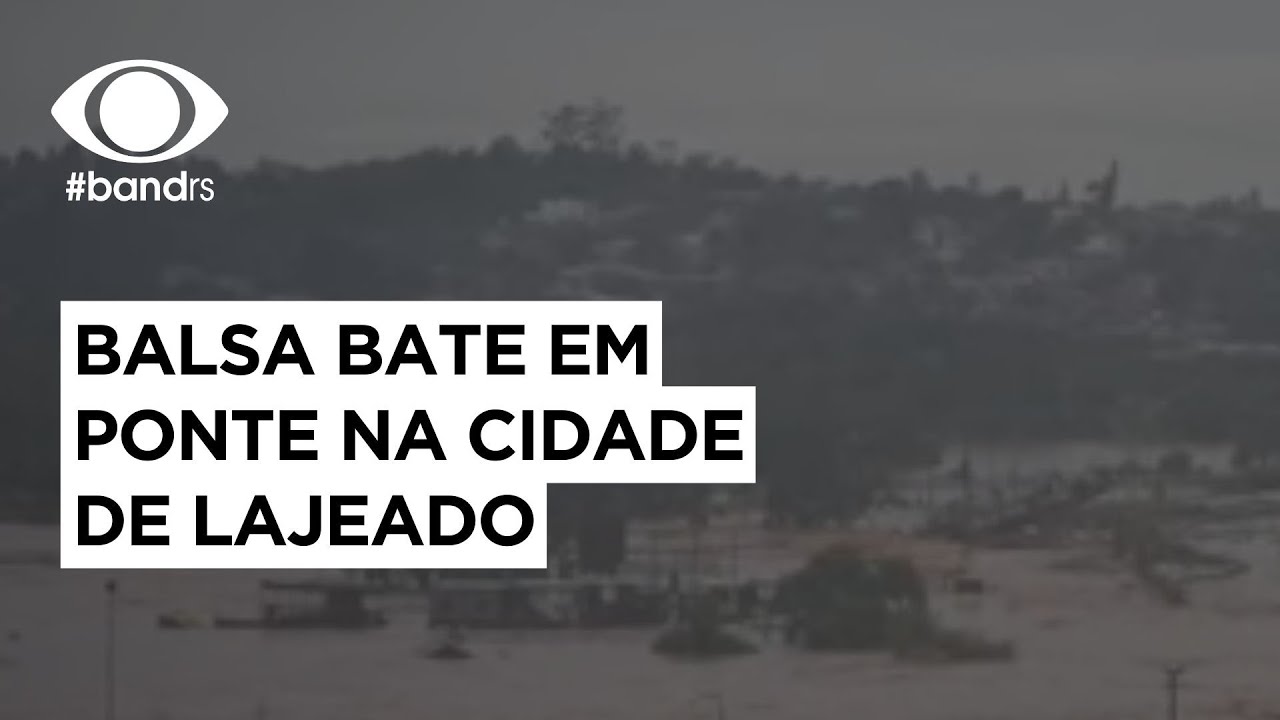 Balsa bate em ponte na cidade de Lajeado, rio alcança maior nível da história