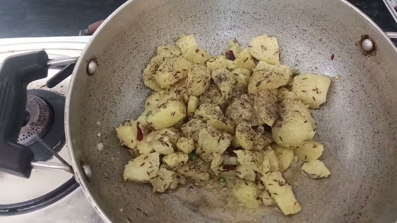 ऐसे बनाएं घर पर आलू जीरा कि स्वादिष्ट रेसिपी 