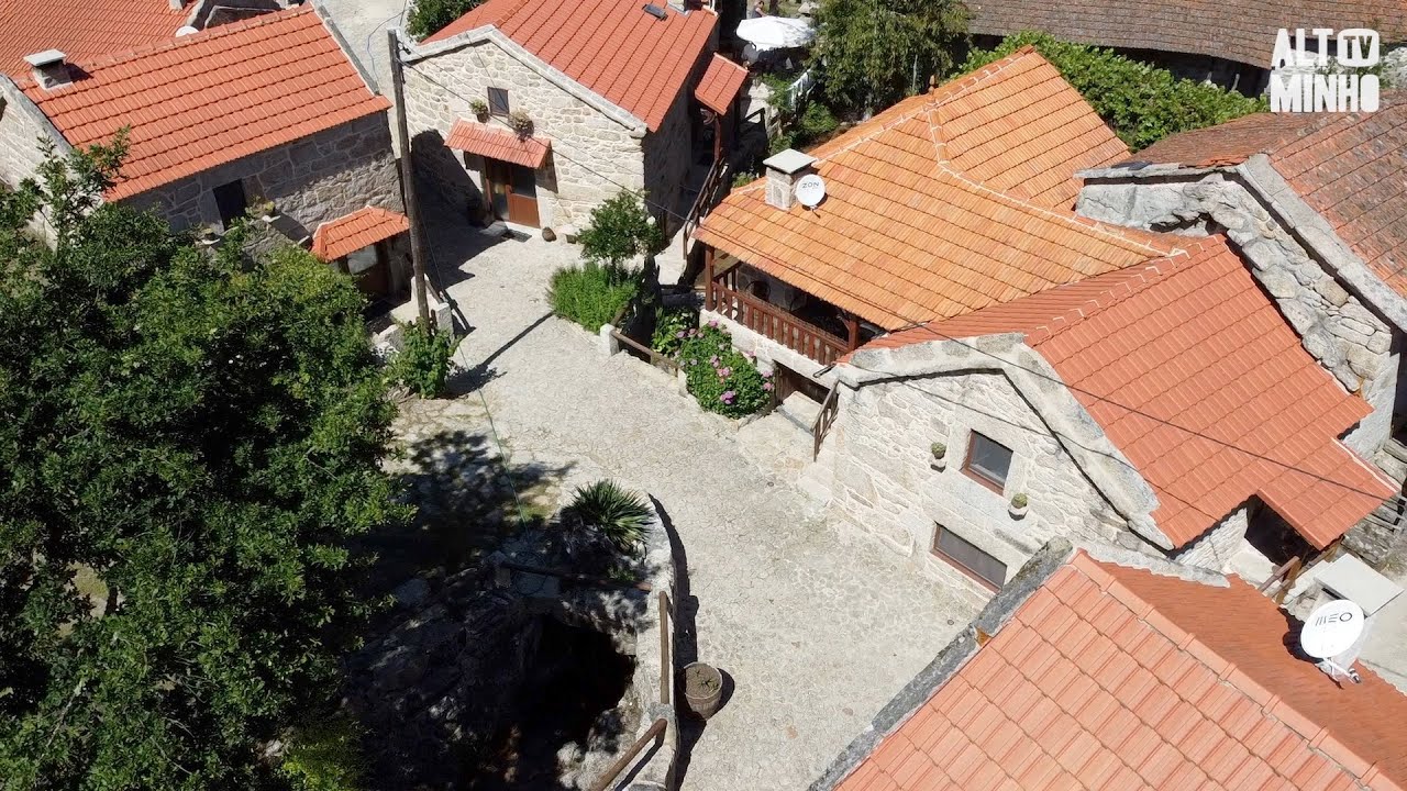 Manuel Rodrigues está a reconstruir a aldeia de Pontes | Altominho TV