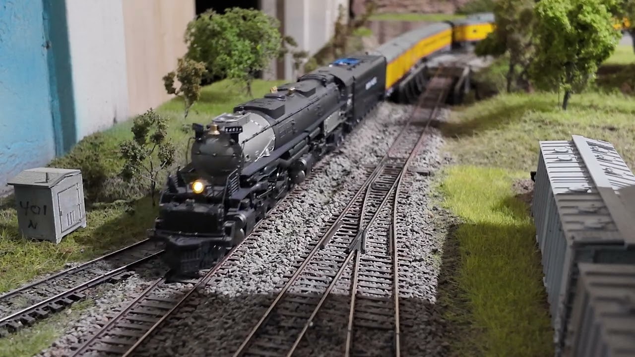ho scale big boy pounding the rails
