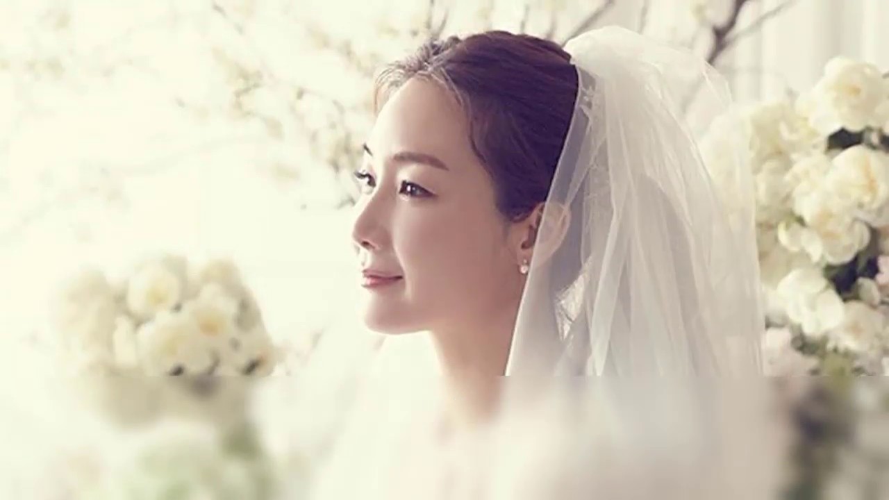 Choi Ji Woo of Winter Sonata  finally gets married at the age of 42