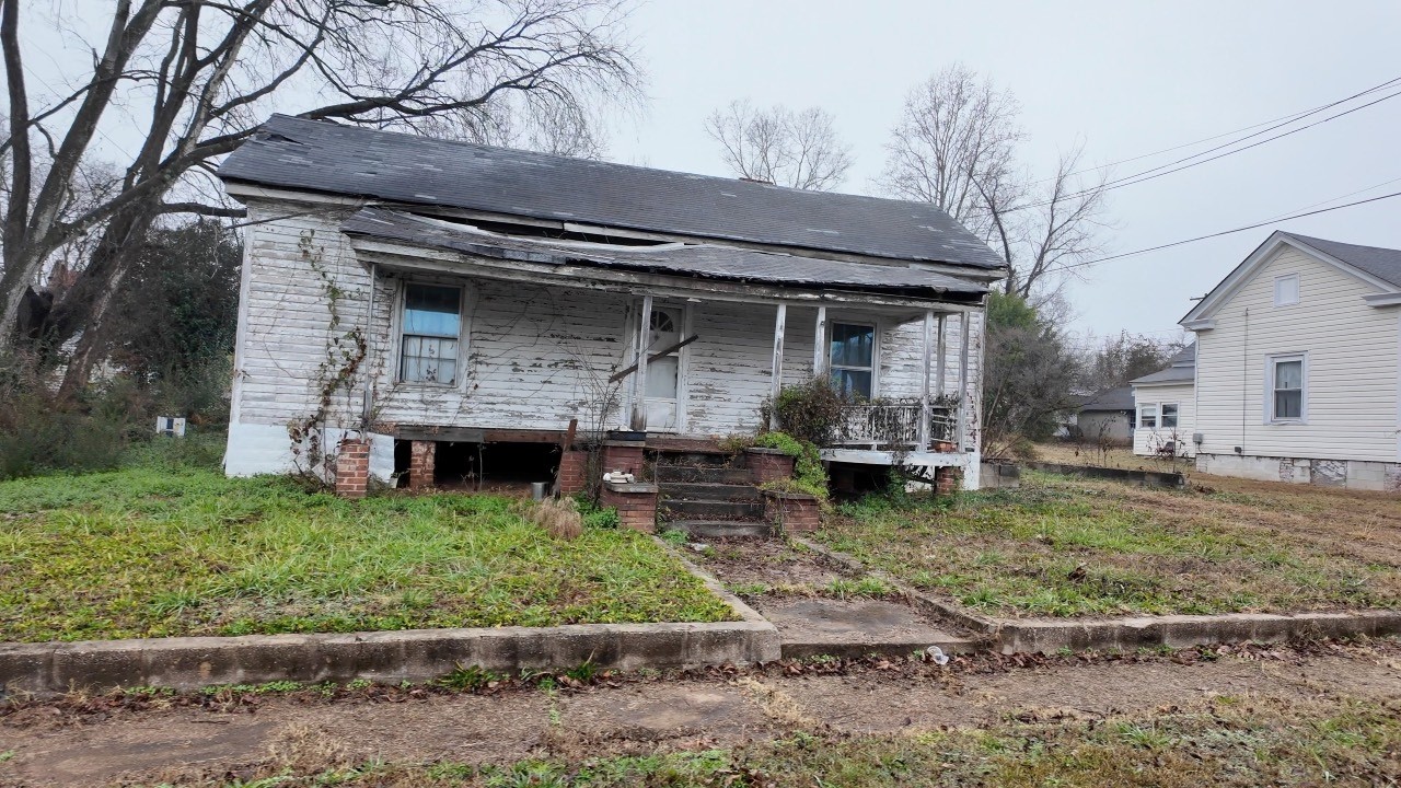 SOUTH CAROLINA:  Struggling Rural Mill Town Far Off The Interstate