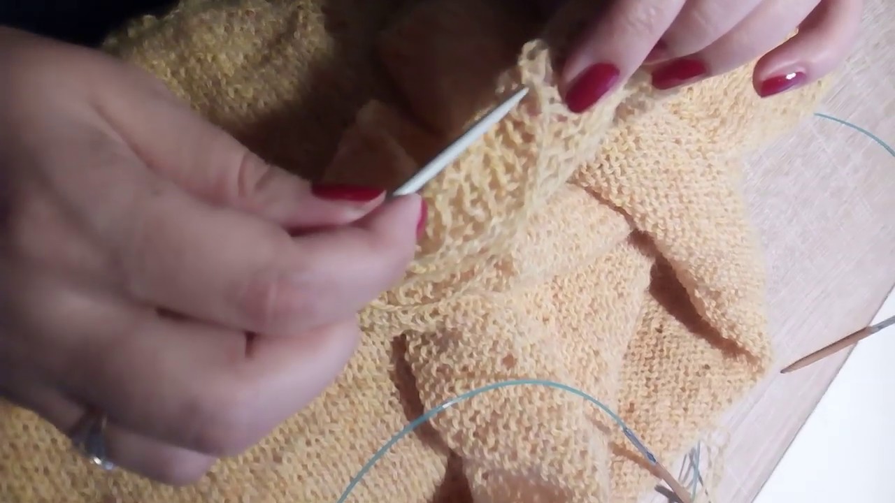 Chiudere in modo invisibile le maglie di un progetto a maglia circolare