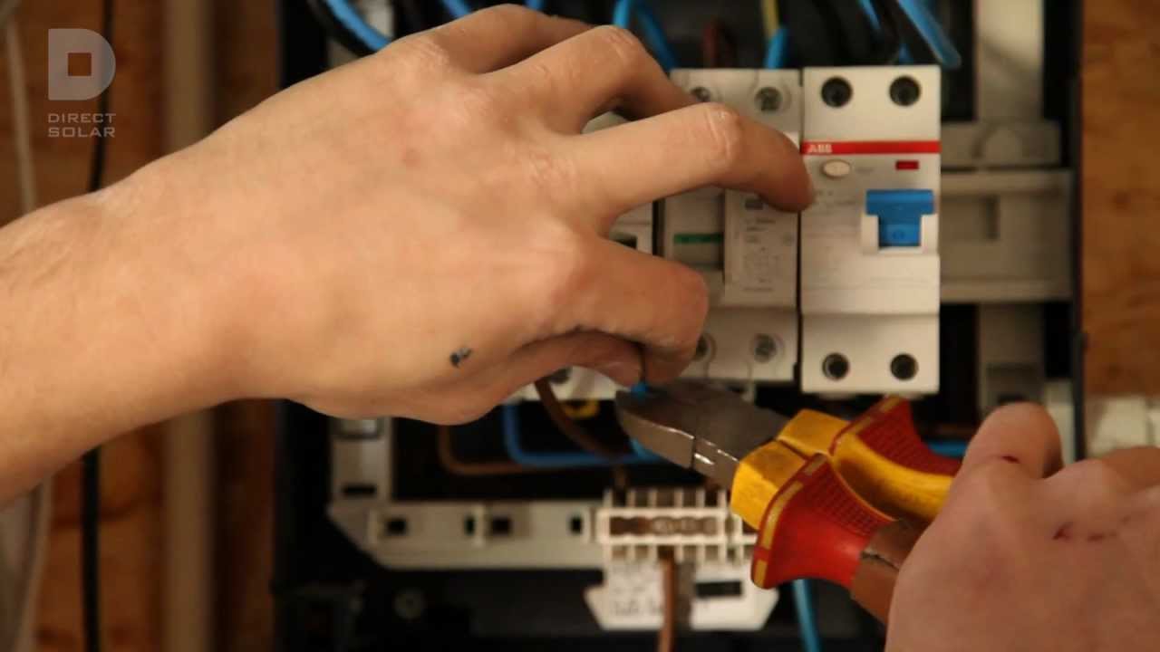 Instructievideo: Aansluiten zonne-energiesysteem op de meterkast (vrije groep in huidige meterkast)