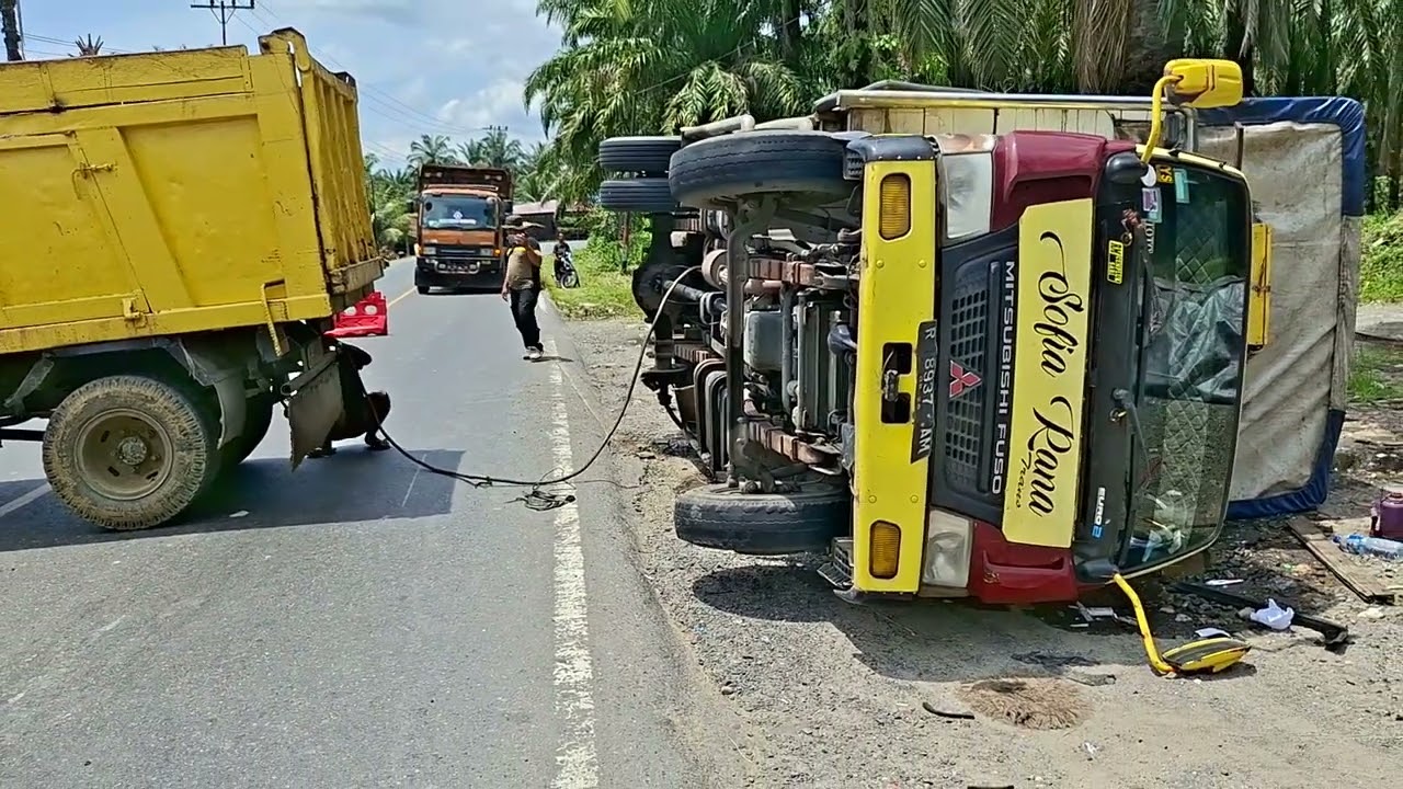 EVAKUASI-kru truk hampir tak percaya   peletakan seling yg dibuat bang tampu padahal senior 