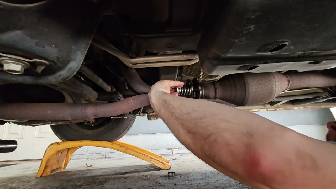 2008 Toyota Sienna Exhaust Rattle. Exhaust Gasket Replacement.