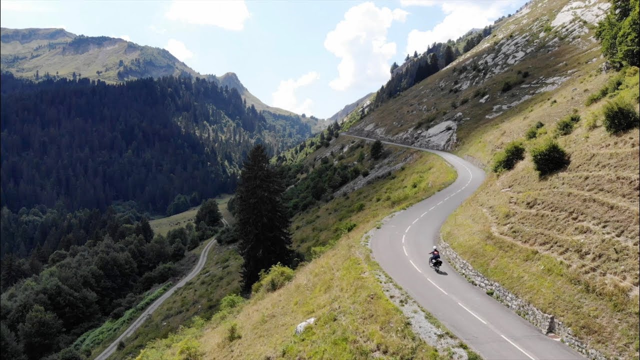 PREMIER DÉFI : LE MYTHIQUE COL DE LA COLOMBIÈRE (Les Gets, France)