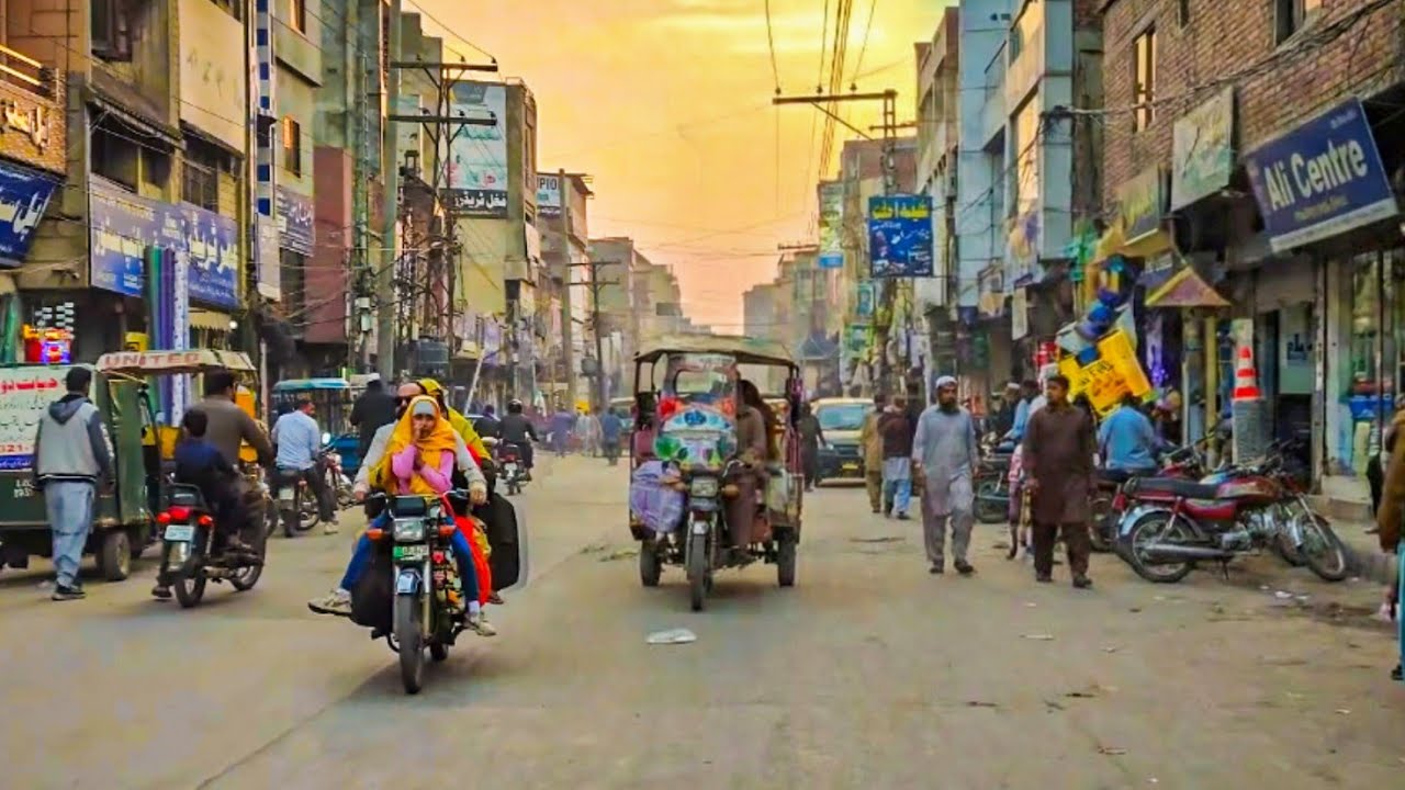 Inside the Chaos: Walking Gujranwala’s Busiest Market 🇵🇰 4K