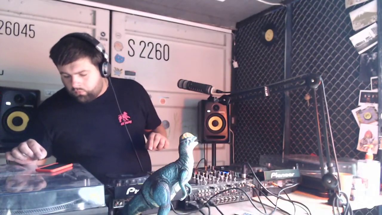TUNAGE W/ STRICTLY @ 20ft Radio