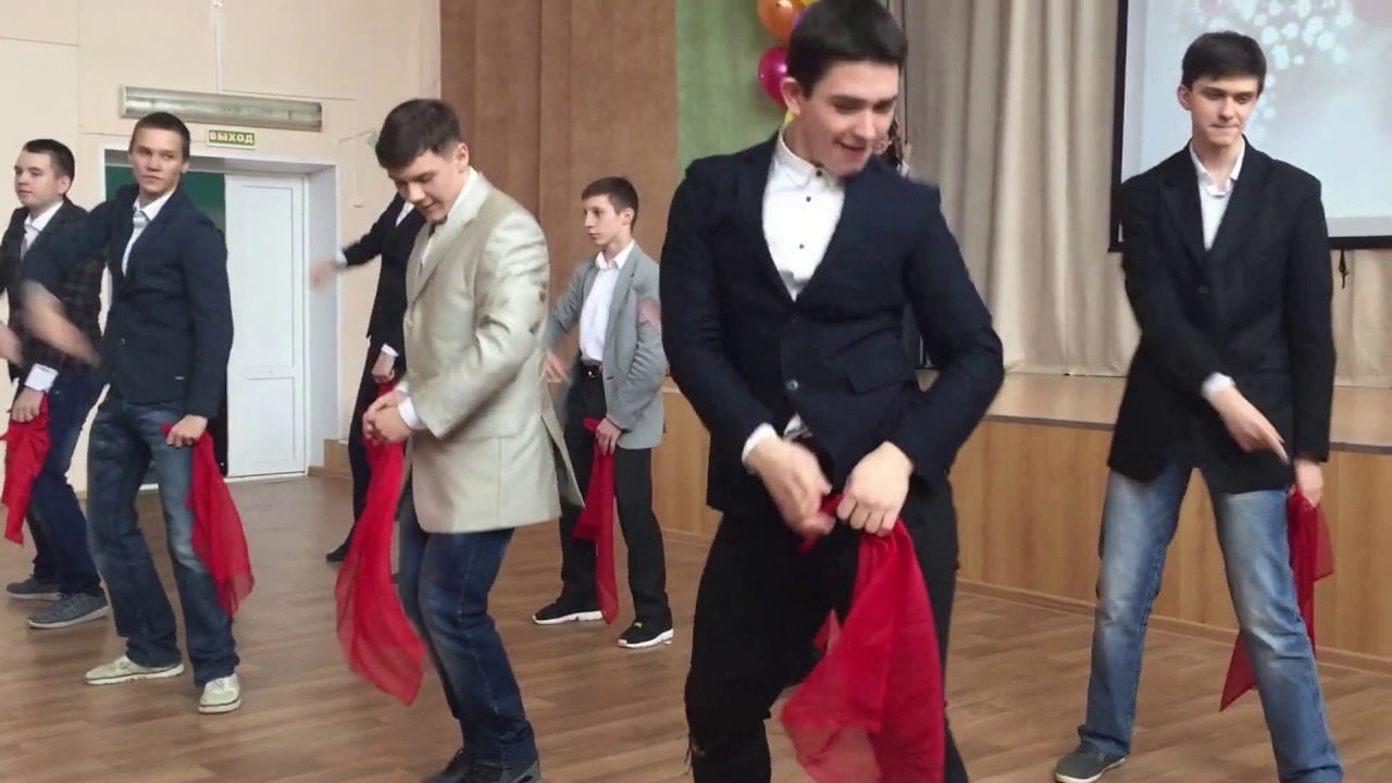 11 класс поздравляет учителей с 8 марта)))