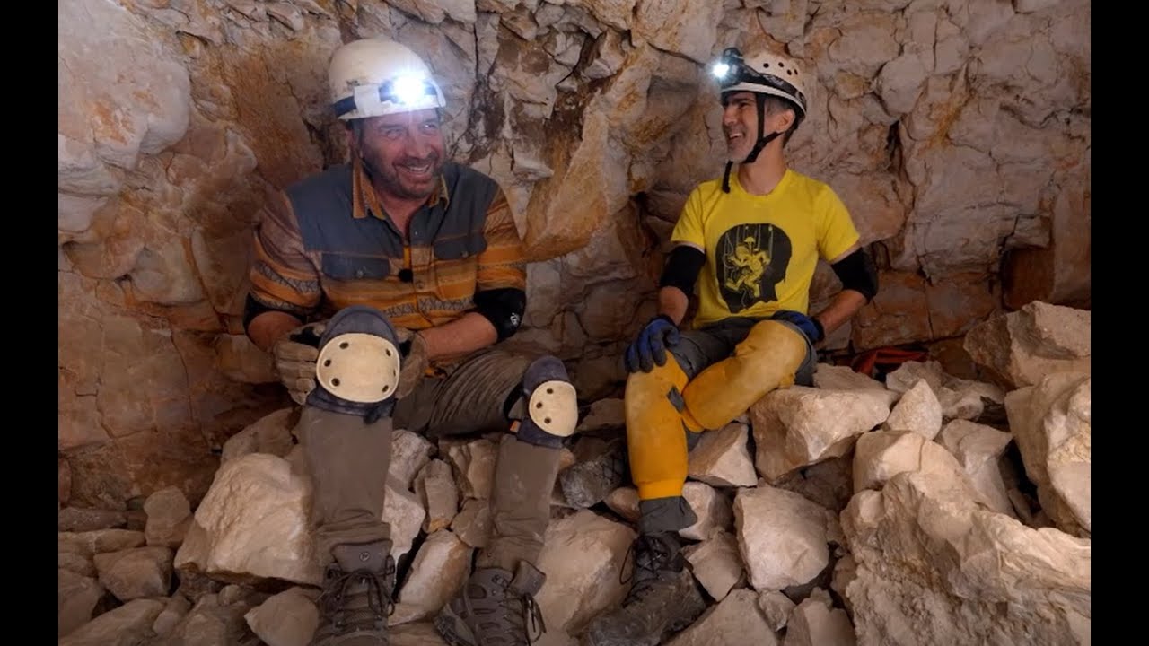 Brad Lusk Discusses Cave Dwelling Bacteria with Nick Knowles at the Grand Canyon Caverns