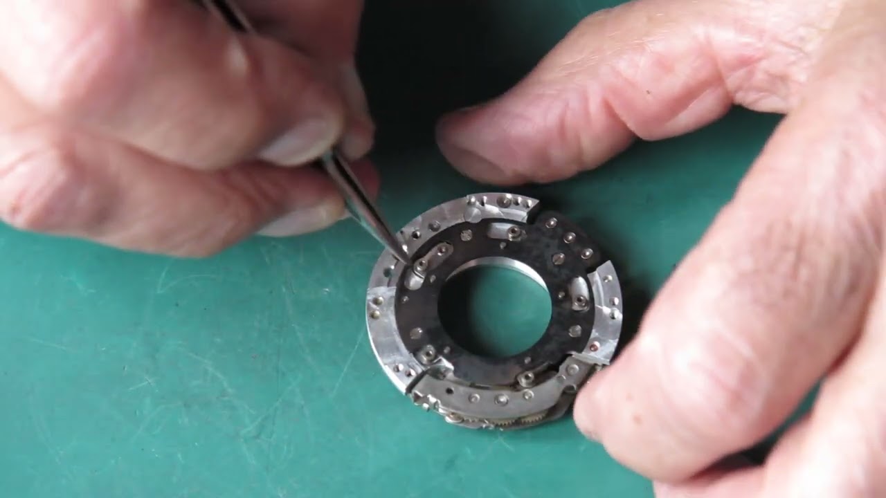 Rolleiflex repair, servicing a Rolleiflex Automat TLR. Part 03