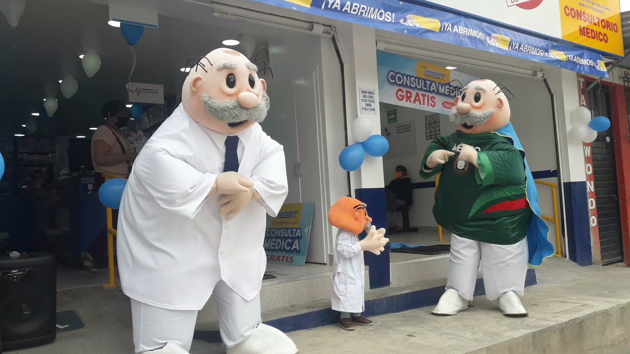 Dr simi bailando con bebé botarga