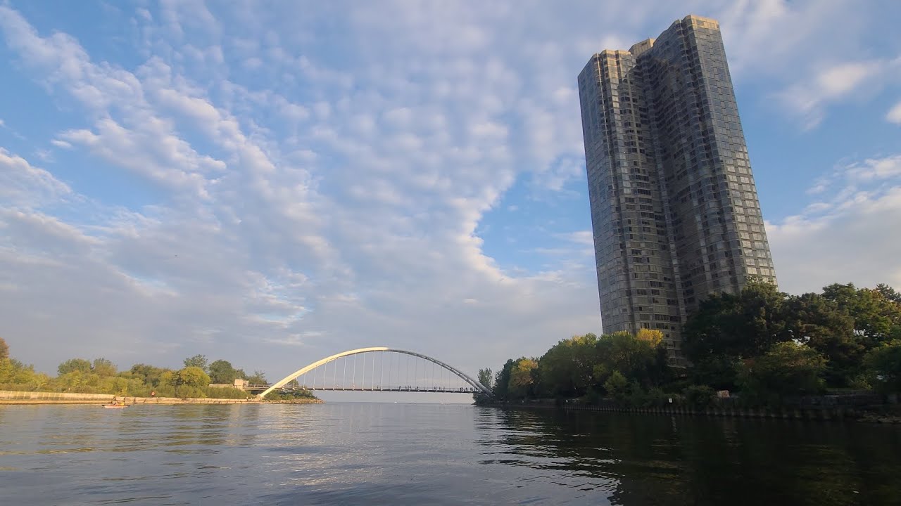 STAND UP PADDLE IN ARCH BRIDGE l OLD MIL BRIDGE TORONTO🇨🇦