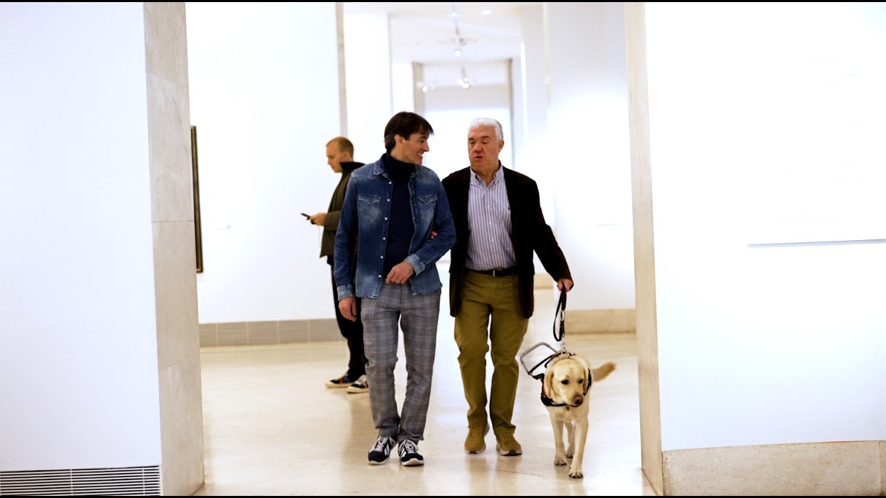 En un museo había una regla: no tocar. Hasta hoy.