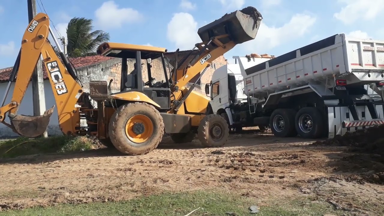 RETROESCAVADEIRA JCB / enchendo caçamba 