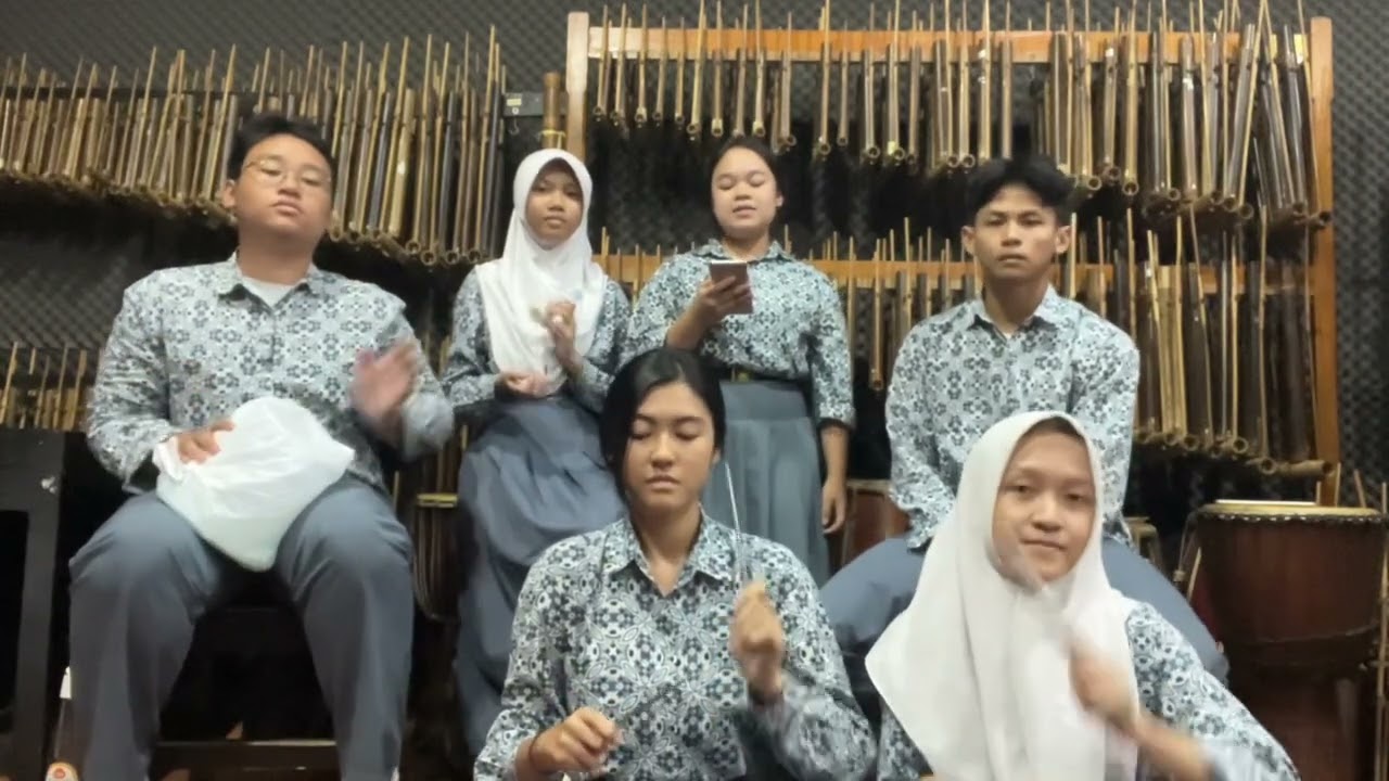 Aransemen Musik Kontemporer : Hujan - Utopia