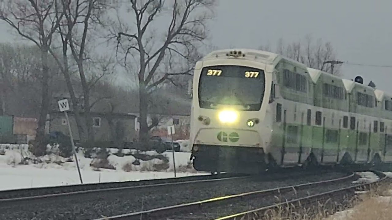 [4K!] GO 6825 at the Bridge Street private crossing in Bradford, Ontario!
