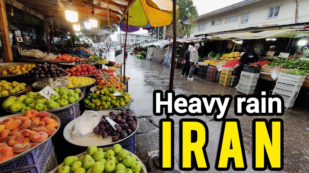 Heavy rain in Anzali port market in Iran.باران سنگین در بازار انزلی.