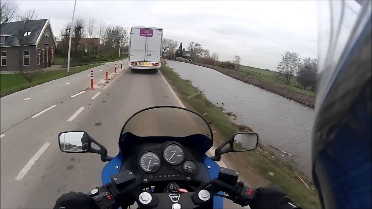 Random Encounters on a Triumph Sprint 900 - 01 -  Planespotting