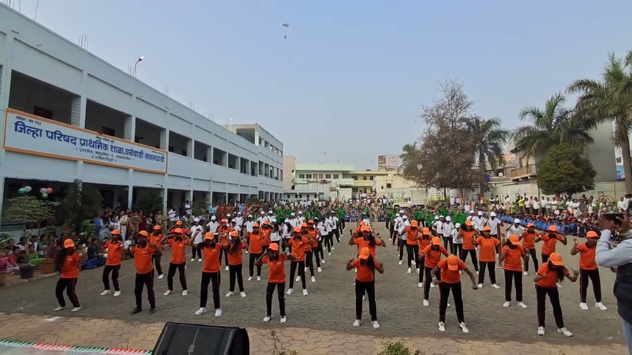 प्रजासत्ताक दिनानिमित्त वसेवाडी शाळेतील मुलांची संगीतमय कवायत.