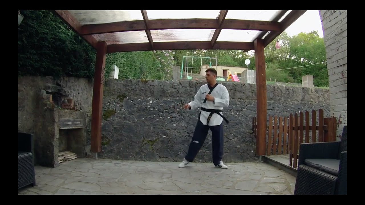 TAEKWONDO À LA MAISON 4 ( PIVOTS)