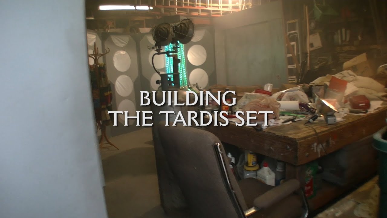 Building the TARDIS Set - Behind the Scenes of 'The Angel of Stone'