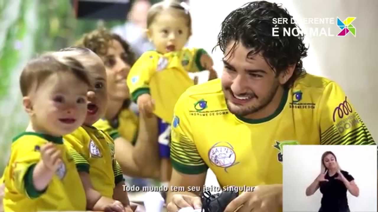 SER DIFERENTE É NORMAL clip diversos versões