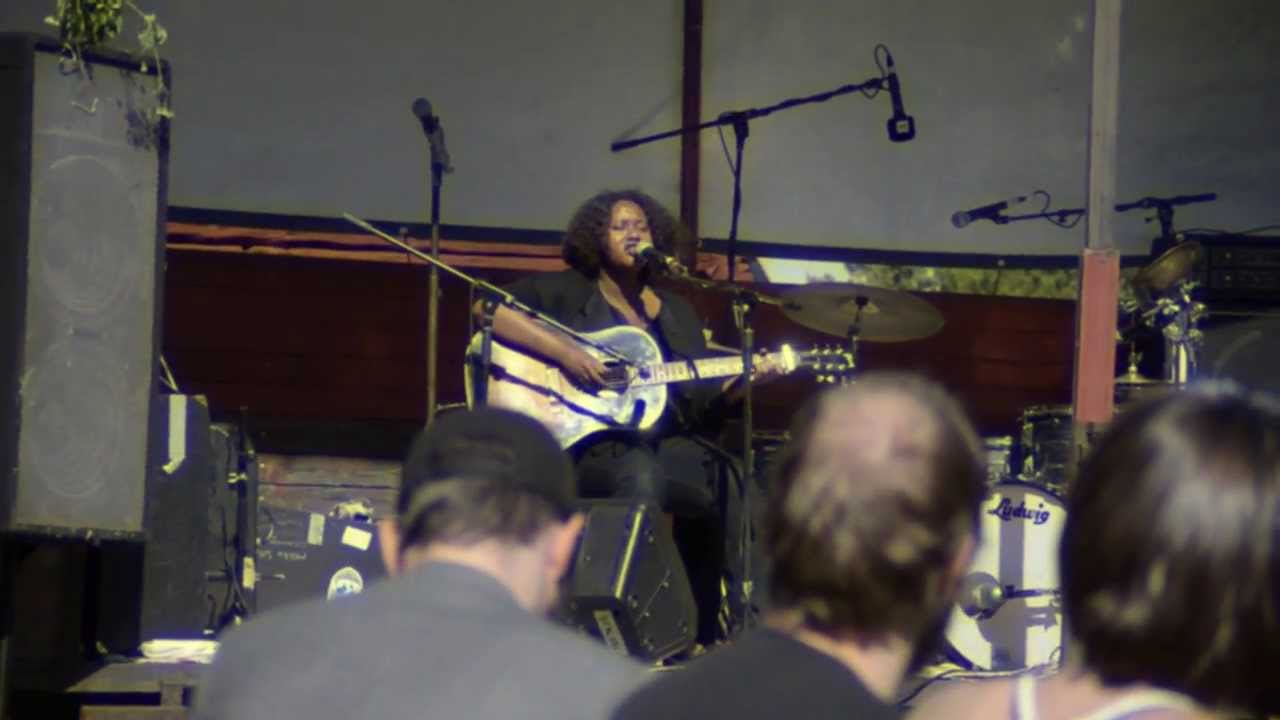 B&auml;ttre Folk Festival ●● Hailuoto ●● Mirel Wagner