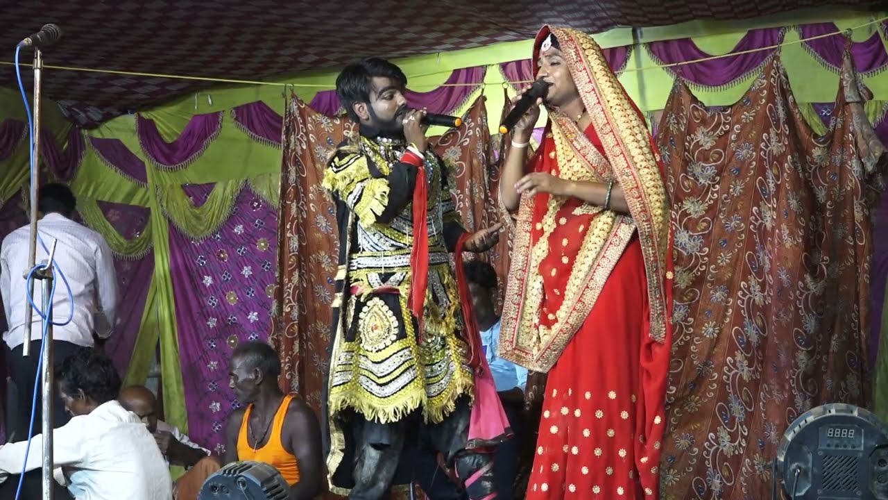 यह आल्हा रुदल का नाच में यह दोनों दोस्त मिलकर के युद्ध करने के लिए जंगल की ओर चला जाता है और शिकार