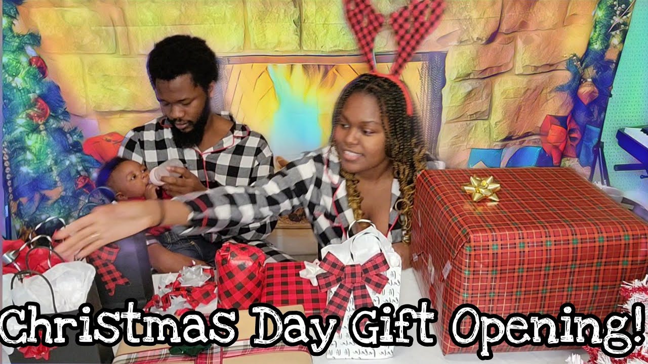 Opening Our Christmas Presents | Vlogmas Day 25