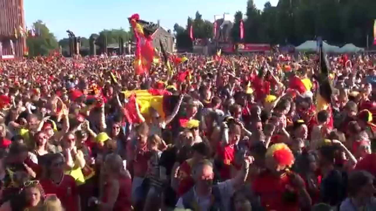 12.000 fans voor België - Rusland vanuit WK dorp in Brugge (HD)